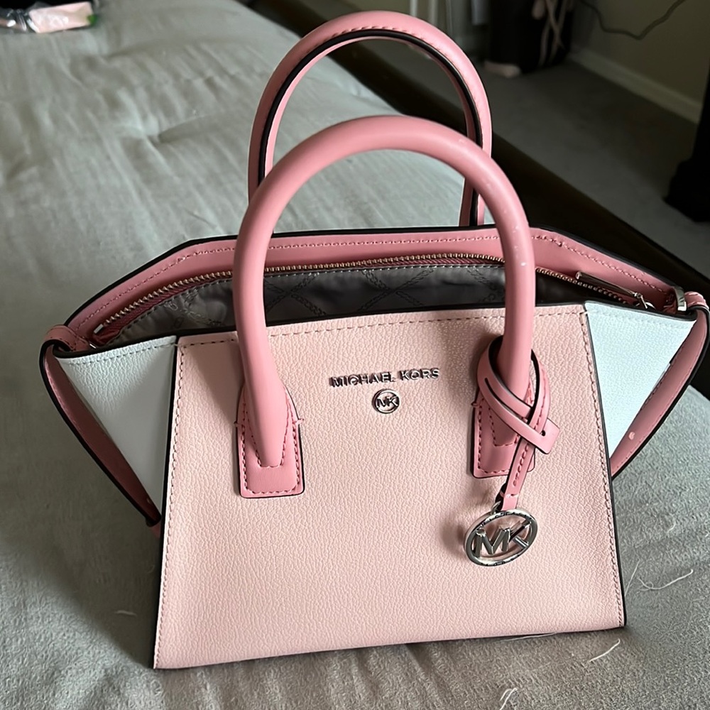 MICHAEL KORS BNWOT clutch purse, only used one in mint condition